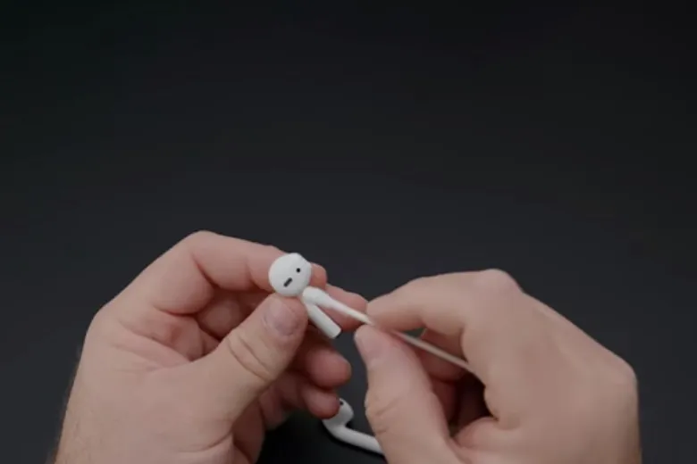 Cách vệ sinh tai nghe AirPods 2, 3, Pro, AirPods Max và EarPods đúng cách nhất