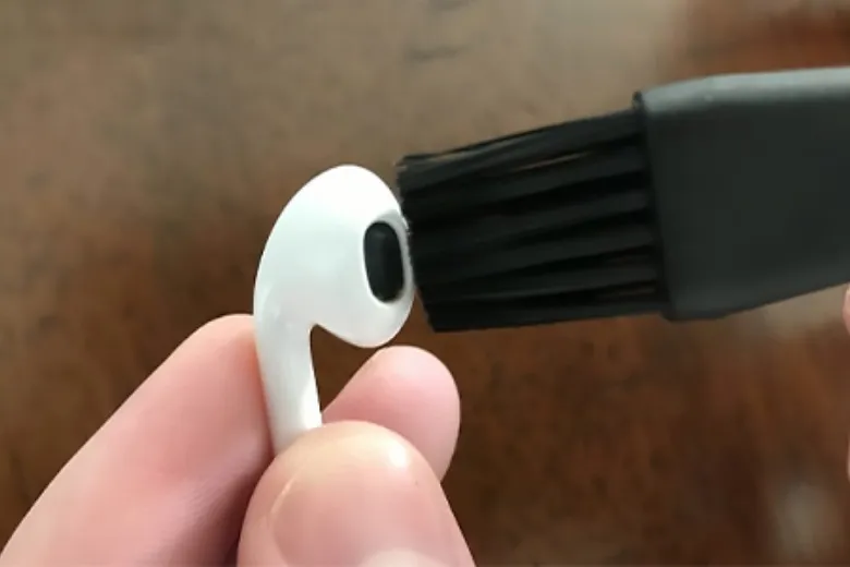 Cách vệ sinh tai nghe AirPods 2, 3, Pro, AirPods Max và EarPods đúng cách nhất