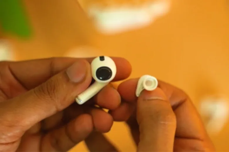 Cách vệ sinh tai nghe AirPods 2, 3, Pro, AirPods Max và EarPods đúng cách nhất