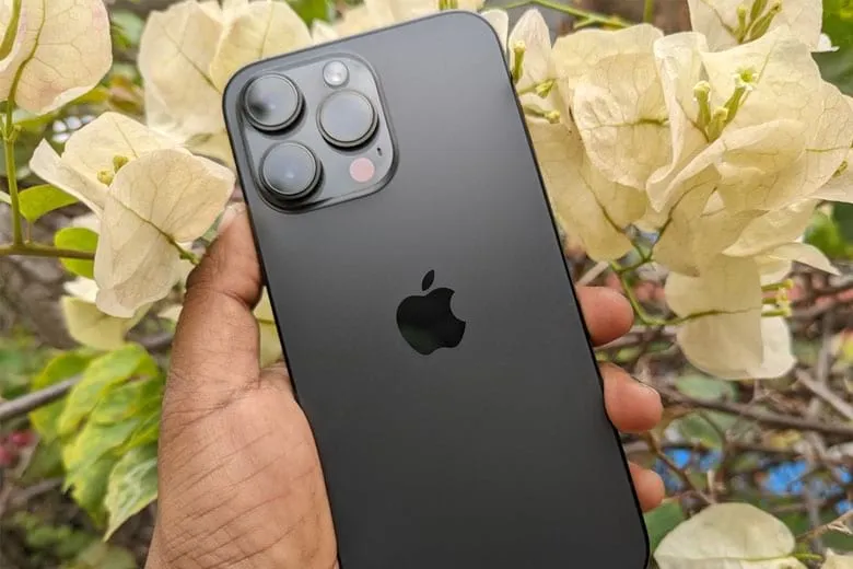 Có nên dán camera iPhone 14 Pro Max để bảo vệ và chống trầy xước không?