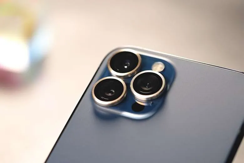 Có nên dán camera iPhone 14 Pro Max để bảo vệ và chống trầy xước không?