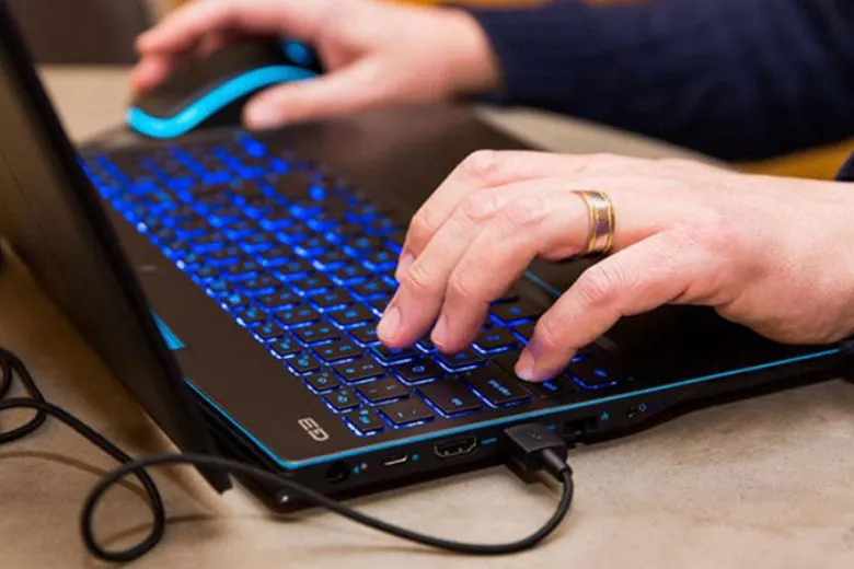 Hướng dẫn cách bật đèn bàn phím Laptop Acer chi tiết đơn giản nhất cho bạn