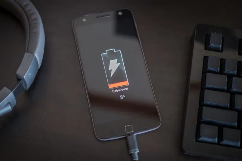 Hướng dẫn cách hiển thị thời gian sạc pin trên iPhone và Android