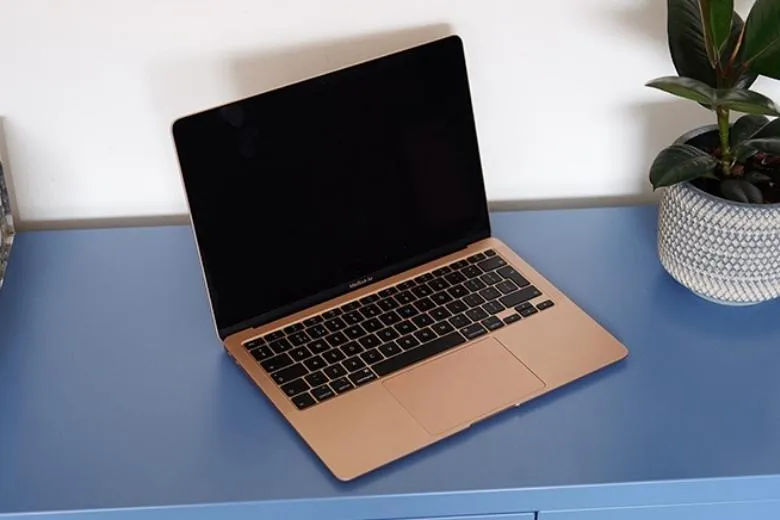 Hướng dẫn sạc pin MacBook đúng cách hạn chế chai pin