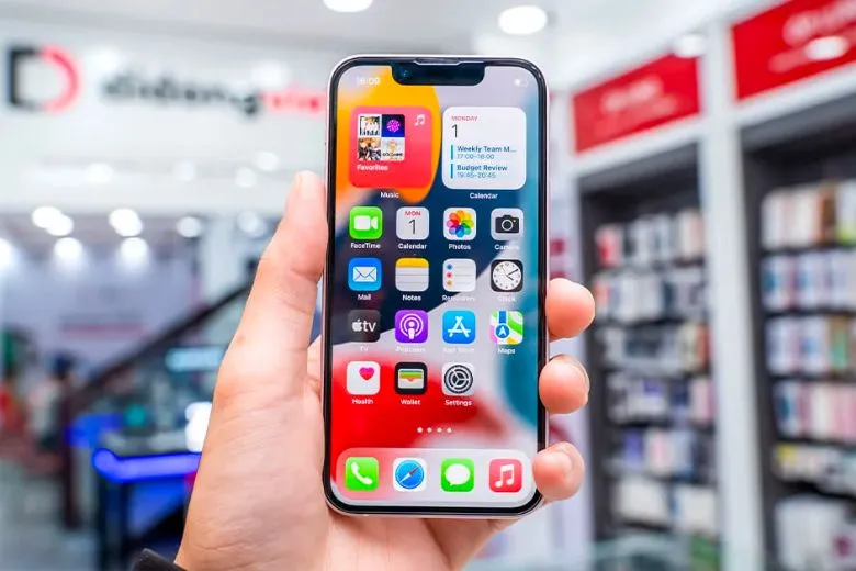 iPhone 13 thường có bị lỗi màn hình không? Có nên mua?