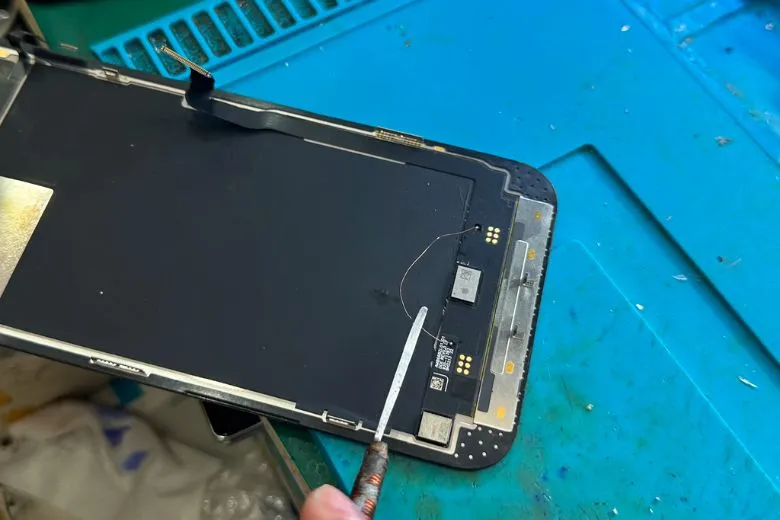 iPhone 14 Pro Max bị lỗi màn hình xanh: Nguyên nhân và cách khắc phục