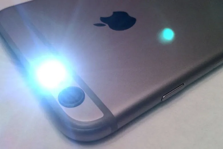 iPhone bị lỗi camera sau và đèn flash: Nguyên nhân và cách khắc phục