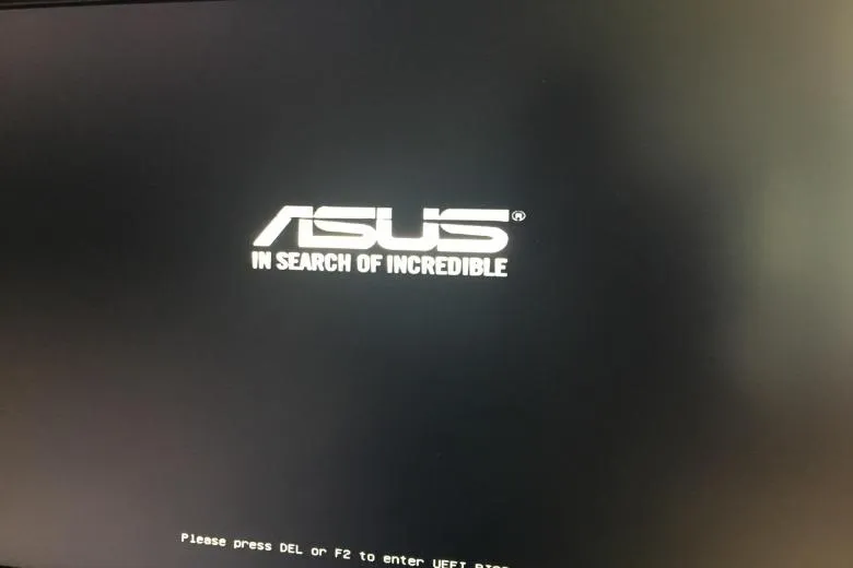 Phải làm gì khi laptop Asus bật không lên màn hình?