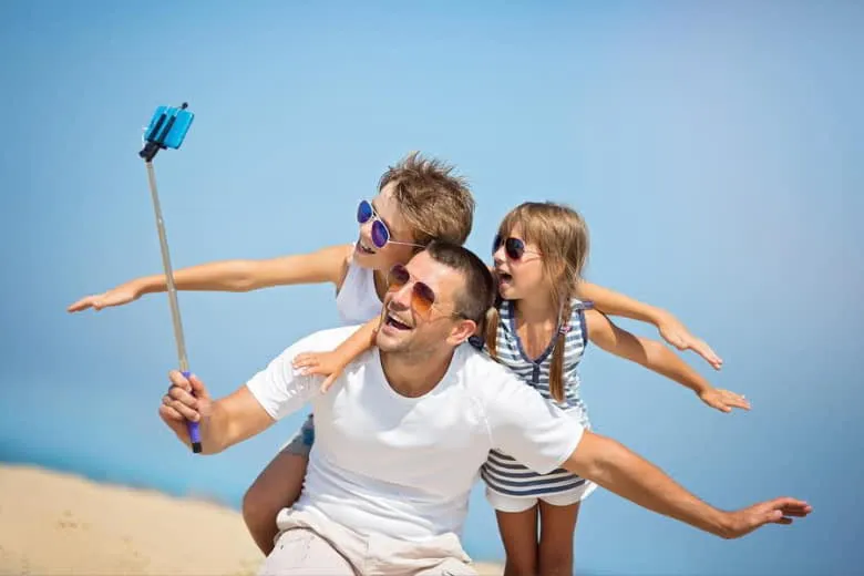 Selfie là gì? 30+ cách tạo dáng chụp ảnh tự sướng cho nam và nữ đẹp tự nhiên