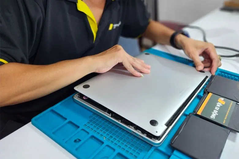Thay màn hình MacBook Air M1 giá bao nhiêu? Ở đâu uy tín giá tốt nhất?